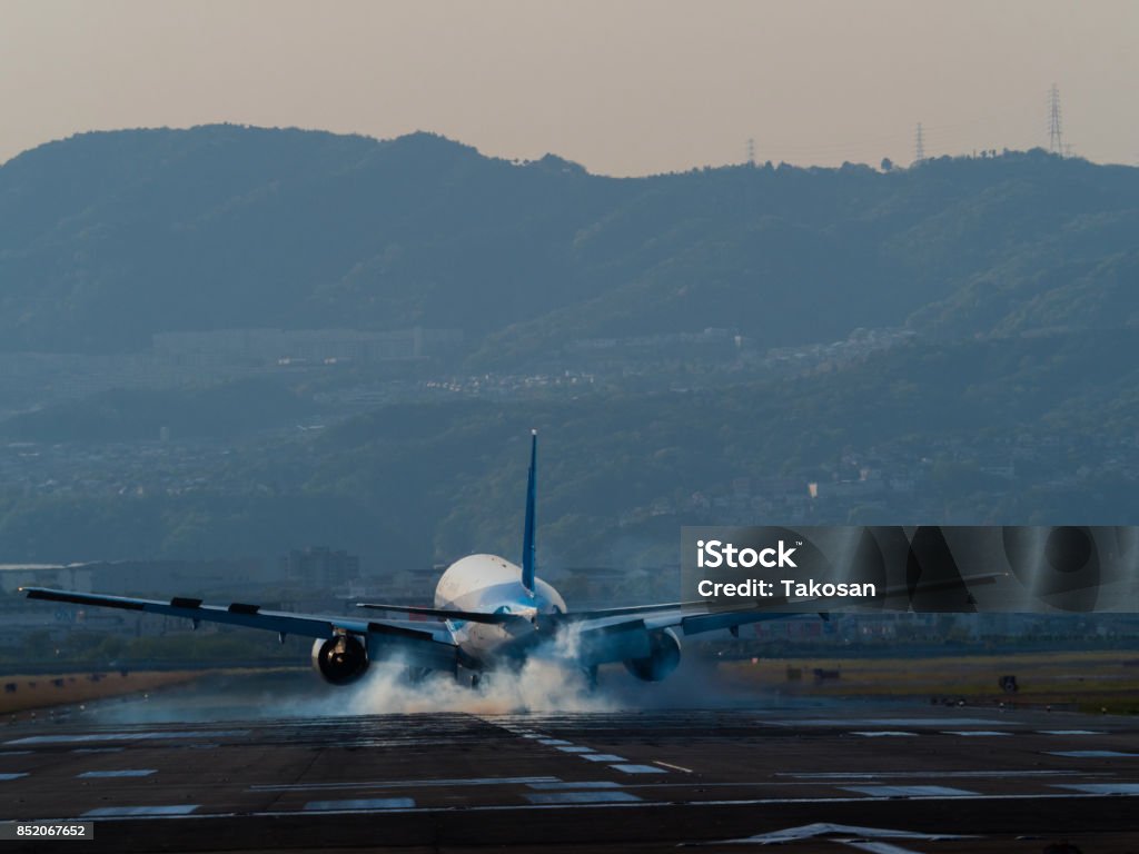 Tocca giù - Foto stock royalty-free di Aeroplano