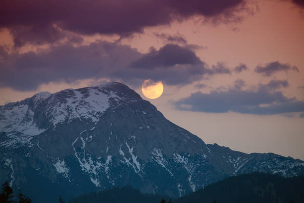 istock landscape in the Alps 852081952