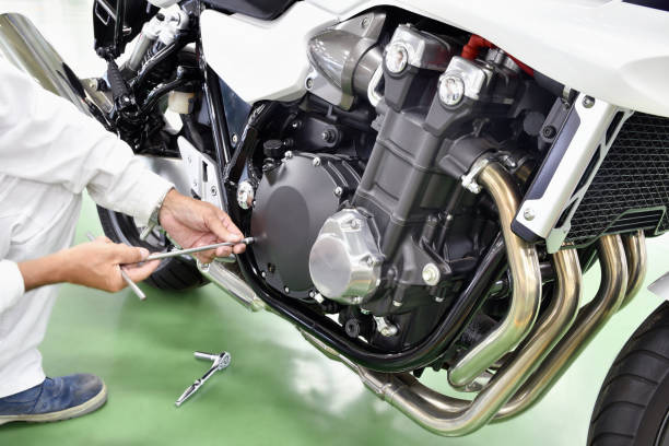 istock Maintenance of the large motorcycle 852118778