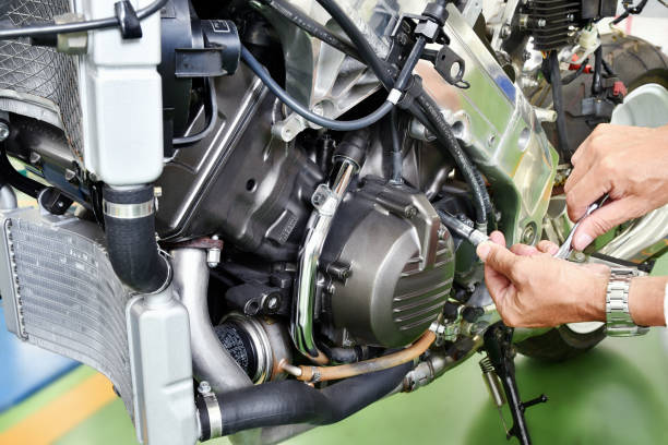 istock Maintenance of the large motorcycle 852118796