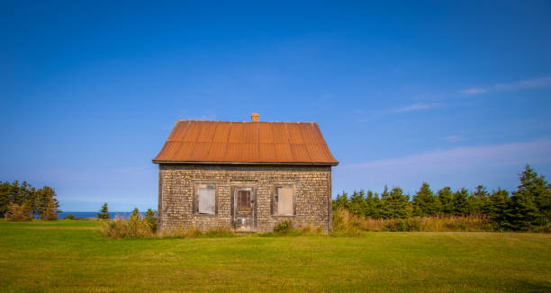 istock abandon wooden house Quebec 852146220