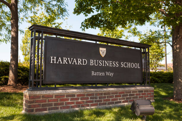 harvard university - massachusetts boston harvard university sign stock-fotos und bilder