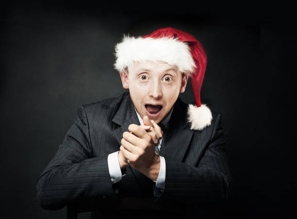 口を開けて実業家。喜びと楽しい。クリスマス サンタ帽子のびっくりビジネス男 - studio shot mouth open horizontal head and shoulders ストックフォトと画像