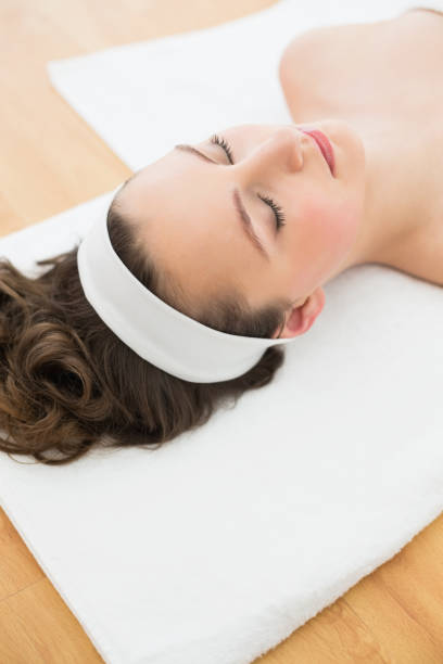 istock Brunette lying with eyes closed in beauty salon 852203184