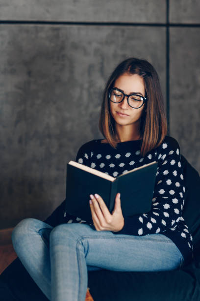 istock Beautiful girl in glasses with scetchbook 852233428