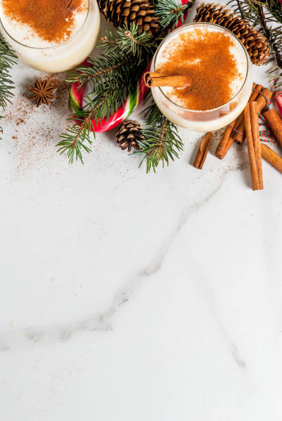 tradycyjny świąteczny napój eggnog - anise cinnamon star nutmeg zdjęcia i obrazy z banku zdjęć