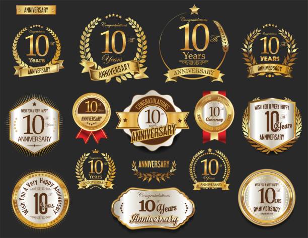 illustrazioni stock, clip art, cartoni animati e icone di tendenza di anniversario corona d'alloro d'oro e badge collezione vettoriale - 10 11 anni