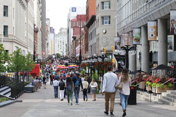 sparks street mall, ottawa, canada in summer - ottawa imagens e fotografias de stock