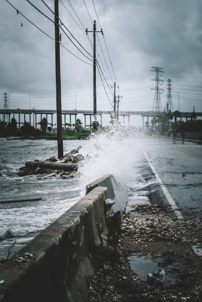 Water crashing over bridge during Hurricane Water crashing over bridge during Hurricane Harvey in Kemah Texas superstorm stock pictures, royalty-free photos & images