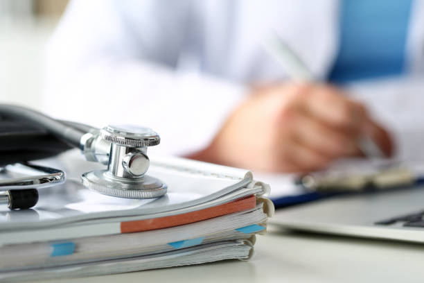 Stethoscope head lying on medical forms closeup Stethoscope head lying on medical forms on clipboard closeup while medicine doctor working in background. Patient history list, visit check, 911, medical calculation and statistics, healthy lifestyle concept medical student stock pictures, royalty-free photos & images