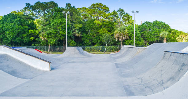 skate parc - skateboard park ramp park skateboard photos et images de collection