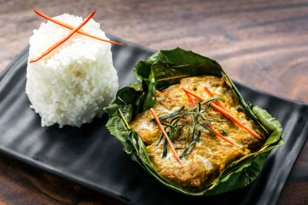 repas de poisson khmer cambodgien traditionnel curry amok - khmer photos et images de collection