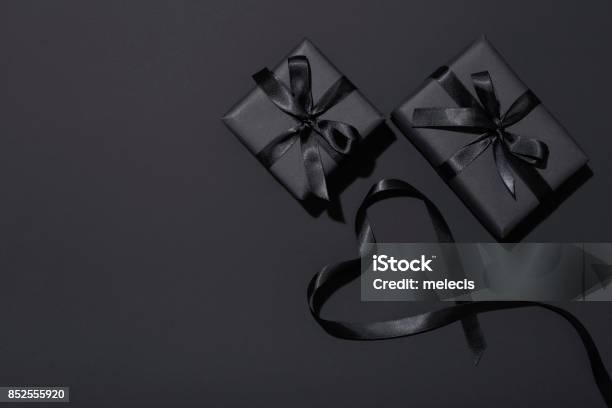 Schwarzer Präsentiert Freitag Flach Legen Stockfoto und mehr Bilder von Geschenk - Geschenk, Black Friday, Schwarz - Farbe