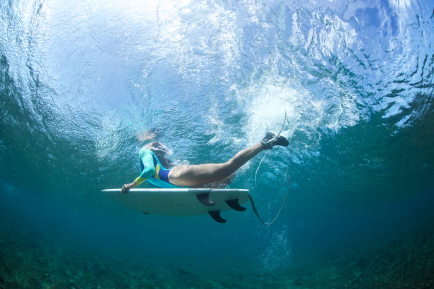 istock Duck dive surfer girl 852621088