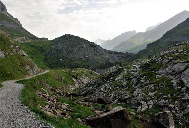 la beauté naturelle de la gemmi et les alpes de wallis, suisse - gemmi photos et images de collection
