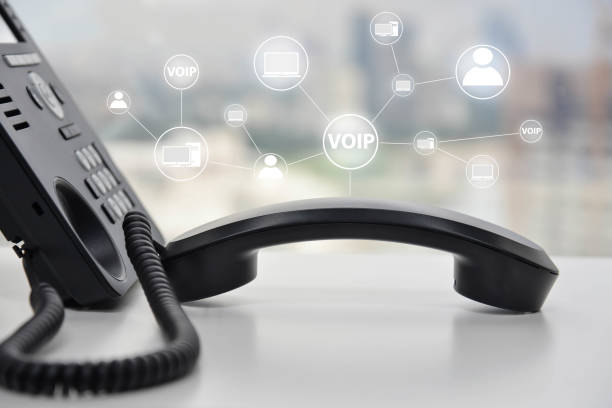 telefon ip z ikoną - cencept dla telefonu podłączonego do wielu urządzeń - voice over internet protocol zdjęcia i obrazy z banku zdjęć