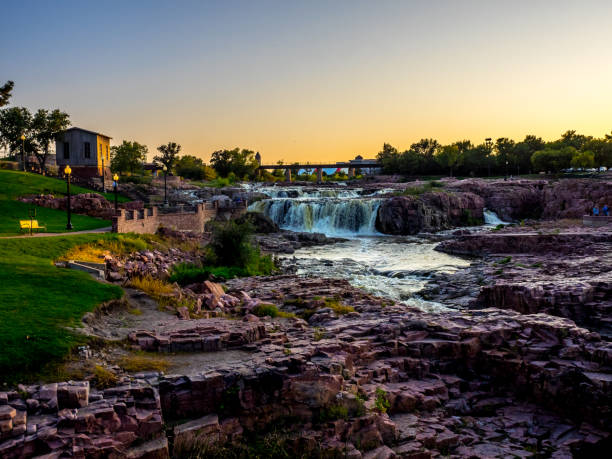 Sioux Fall Park sunset The falls that give their name to the city - Sioux Falls, South Dakota. south dakota photos stock pictures, royalty-free photos & images