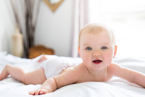 istock Baby girl in white bedding at home look nice 852731120