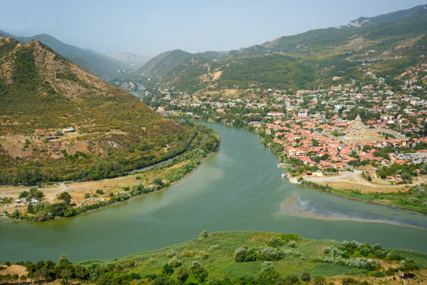 Mtskheta Bridge 3.900+ Mtskheta Fotografías de stock, fotos e imágenes libres de ...
