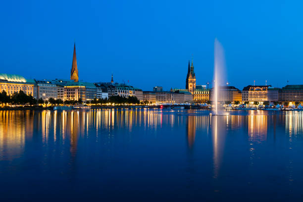 istock Hamburg Binnenalster At Night 852841112