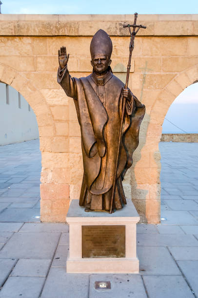istock Pope Benedict XVI bronze statue, Santa Maria di Leuca, Italy 852862330