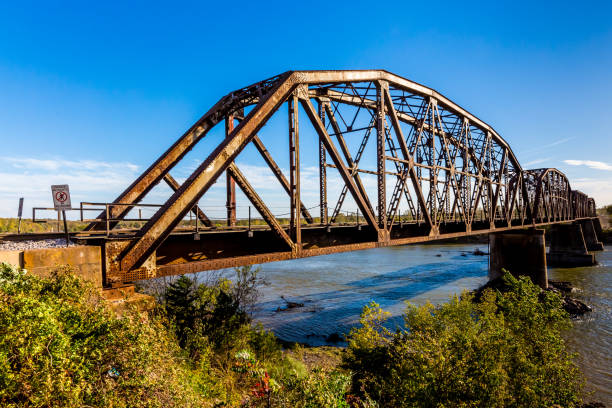istock Old Steel Beam Railroad Bridge 852881372