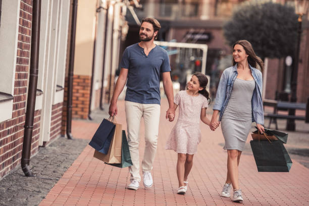 istock Family doing shopping 852881932