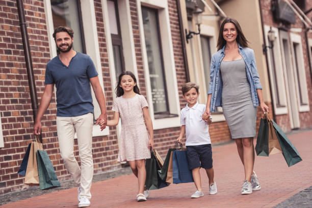 istock Family doing shopping 852882628