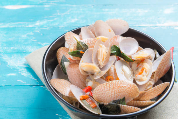 istock Short neck clams stir fried with sauce 852939914