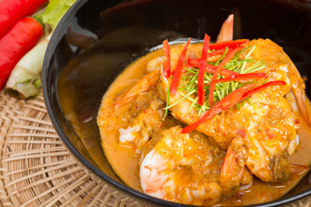 istock Curry fried shrimps in black cup closeup 853146194