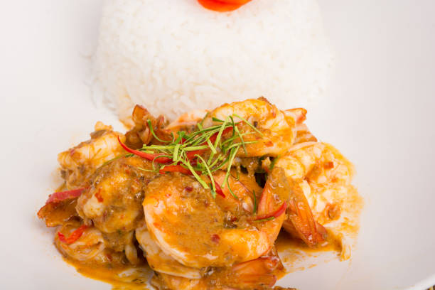 istock Curry fried shrimps and cooked rice in white dish 853146356