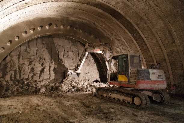 строительная площадка туннеля - drill equipment dirty work tool стоковые фото и изображения