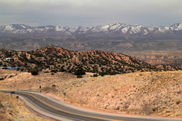 high road to taos landscape - ranchos de taos imagens e fotografias de stock