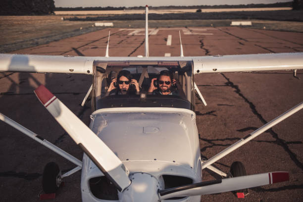 istock Couple in aircraft 853314808