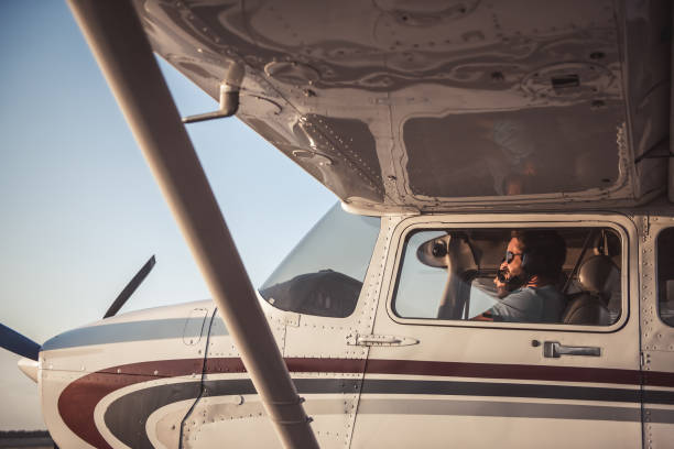 istock Couple in aircraft 853318734