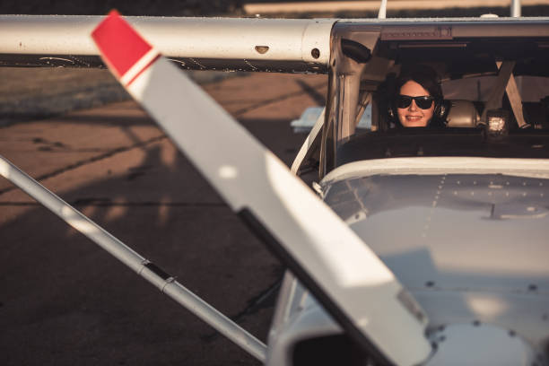 istock Couple in aircraft 853318998