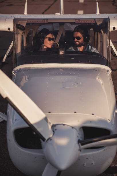 istock Couple in aircraft 853324934