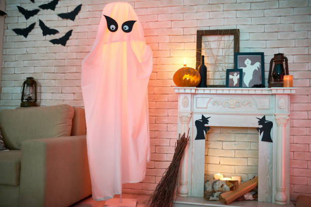 istock Mysterious room with Halloween decorations 853342852