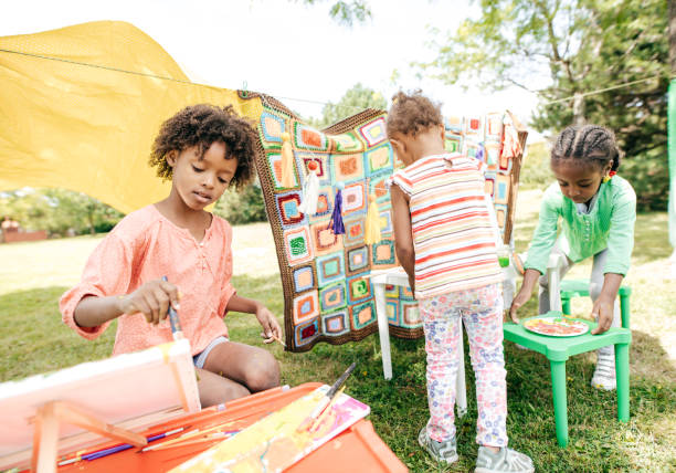 istock Outdoor art lesson for kids 853361242