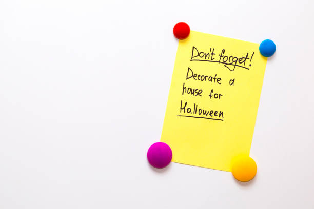 istock Fridge note with the text: Don't forget! Decorate a house for Halloween 853365954
