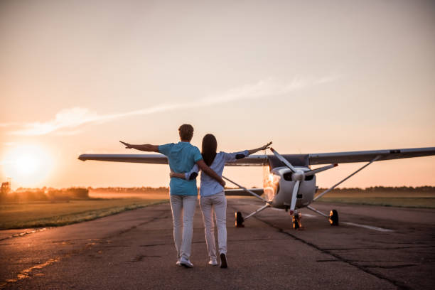 istock Couple and aircraft 853370200