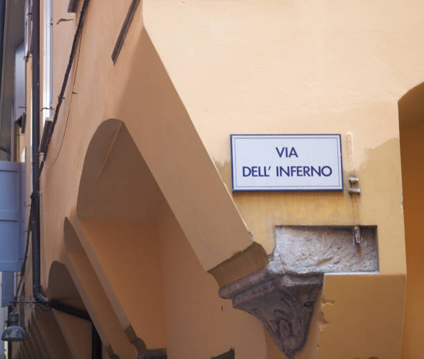 istock Via dell Inferno (Hell Street) in Bologna 853387460