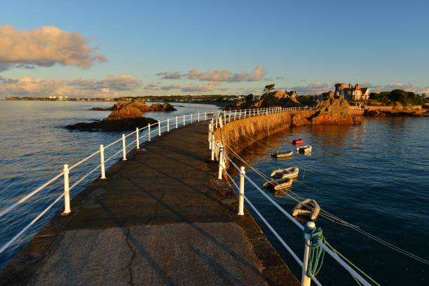 гавань ла рокке, джерси, �великобритания - jersey uk nature landscape стоковые фото и изображения