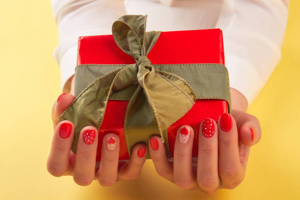 istock Beautiful gift box in female hands. 853613920