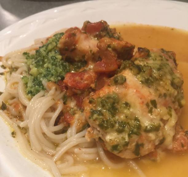 chicken breast with pesto, mozarella and tomatoes - italian cuisine linguini chicken pasta imagens e fotografias de stock