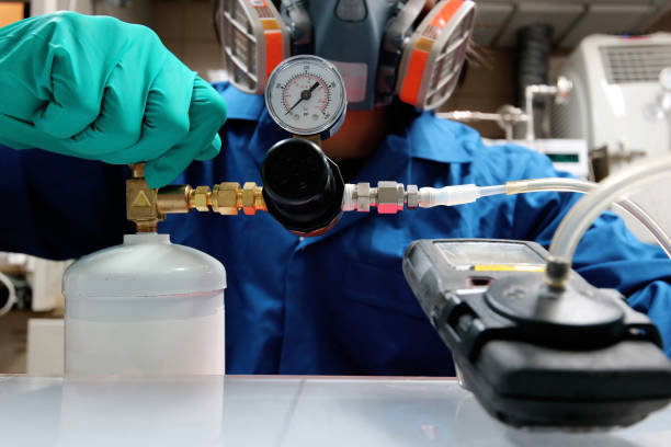 istock Instrument technician is take standard gas for the job calibrate or function check of personal gas tester or gas detector. 853643090
