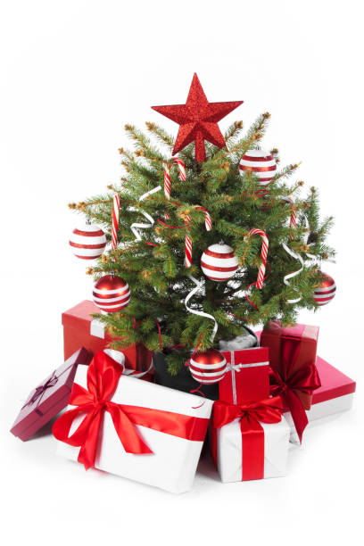 istock Christmas tree and gifts 853761842