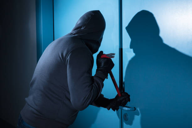 istock Thief Trying To Break The Door 853798526