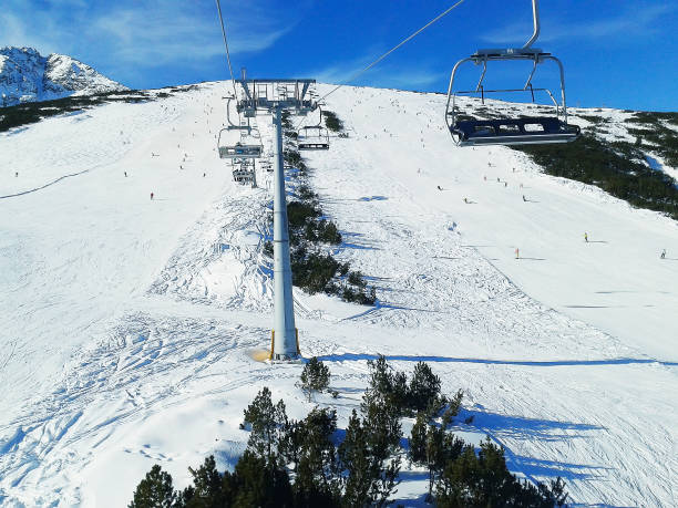 istock Skiers on the slope in Bansko, Bulgaria 853847878