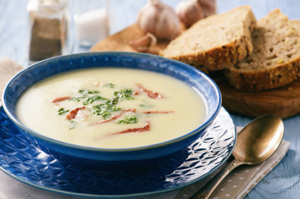 istock Homemade garlic cream soup with bacon. 853859242
